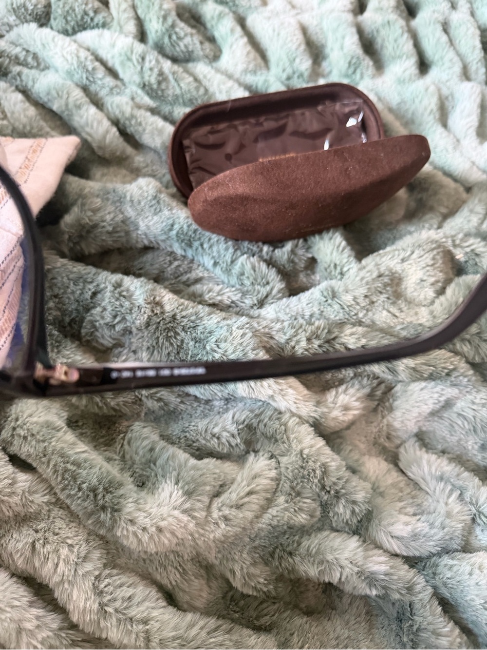 Tom Ford Black Cat-Eye Women's Eyewear with Gold Accent - Picture 5 of 6